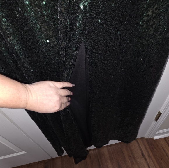 NWT - In Boom Sparkling Dark Green Long Sleeve V-neck Sequin Dress - Picture 5 of 5